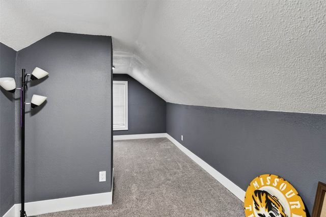 3933 E 30th Street, Des Moines, IA 50317