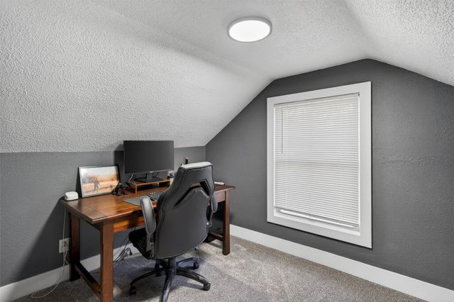 3933 E 30th Street, Des Moines, IA 50317