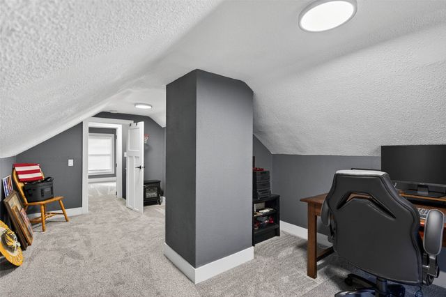 3933 E 30th Street, Des Moines, IA 50317