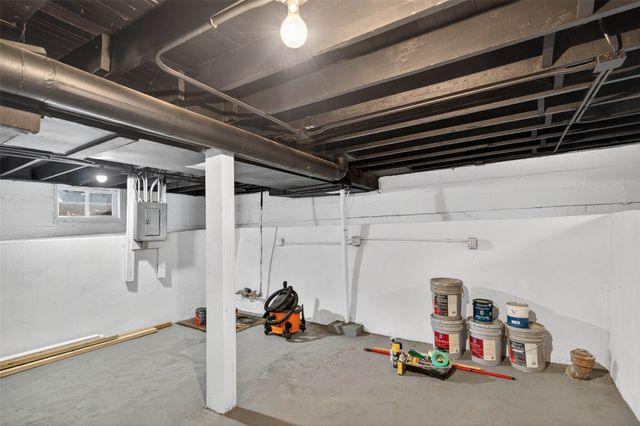 3933 E 30th Street, Des Moines, IA 50317