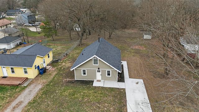 3933 E 30th Street, Des Moines, IA 50317