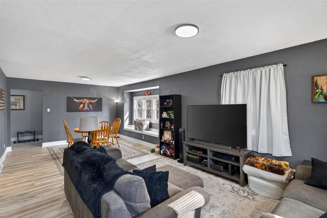 3933 E 30th Street, Des Moines, IA 50317