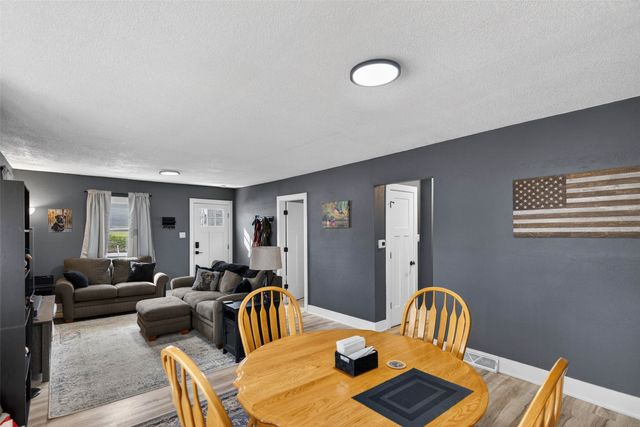 3933 E 30th Street, Des Moines, IA 50317