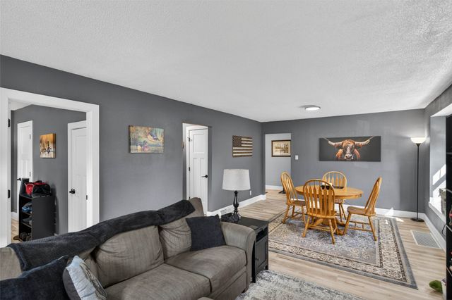 3933 E 30th Street, Des Moines, IA 50317