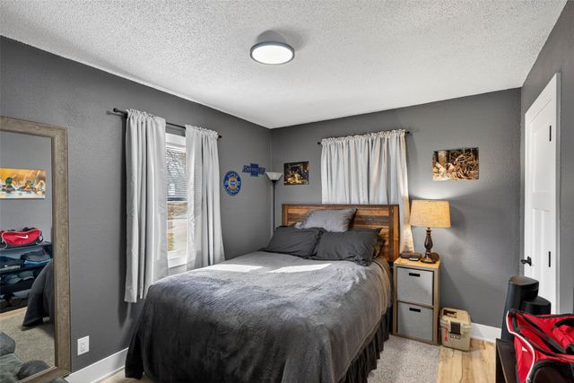 3933 E 30th Street, Des Moines, IA 50317