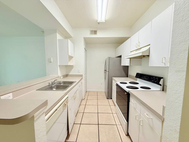 17112 CARRINGTON PARK DRIVE 932, Tampa, FL 33647