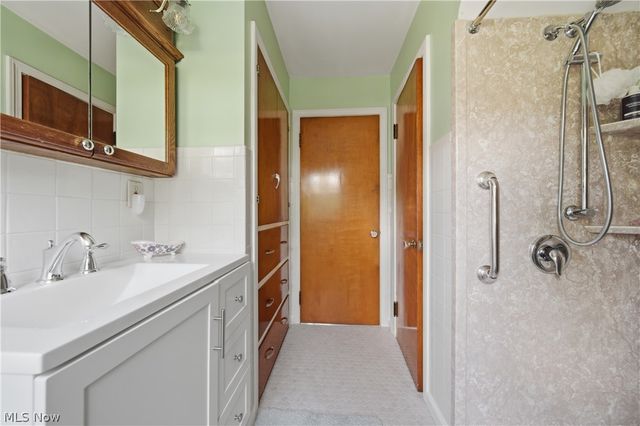 1459 Schneider Street NW, North Canton, OH 44720
