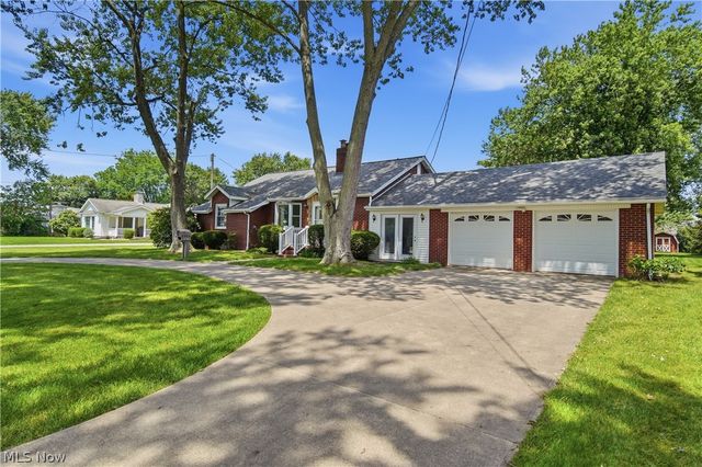 1459 Schneider Street NW, North Canton, OH 44720