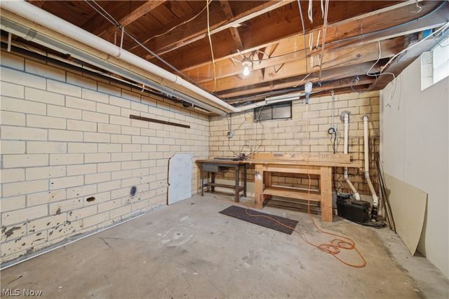 1459 Schneider Street NW, North Canton, OH 44720