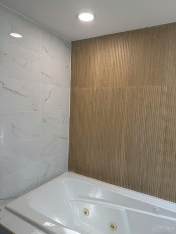 9729 Old Stable Court, Deerfield Twp., OH 45040