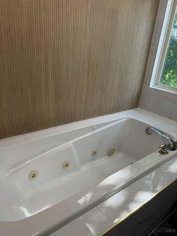 9729 Old Stable Court, Deerfield Twp., OH 45040