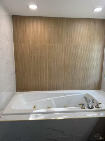 9729 Old Stable Court, Deerfield Twp., OH 45040