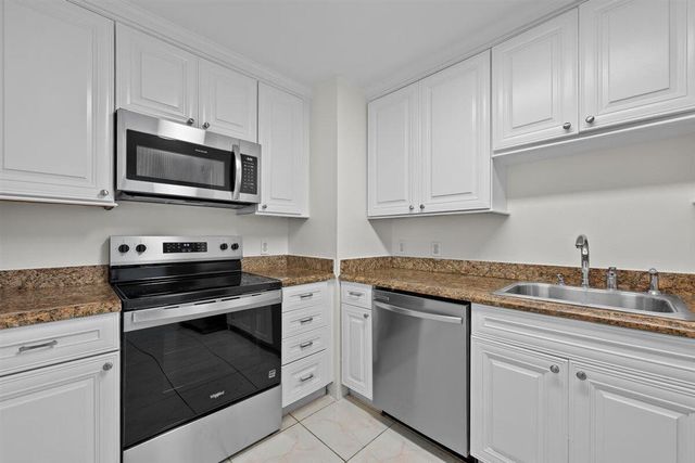 5600 N Flagler Drive 2304, West Palm Beach, FL 33407