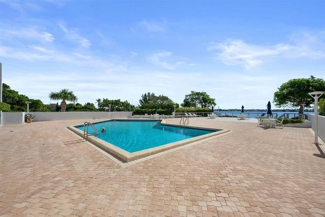 5600 N Flagler Drive 2304, West Palm Beach, FL 33407