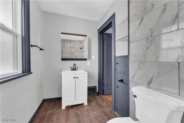 8302 Pinegrove Avenue, Parma, OH 44129