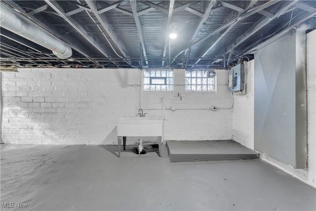 8302 Pinegrove Avenue, Parma, OH 44129