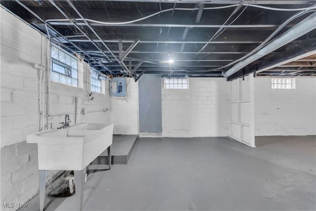 8302 Pinegrove Avenue, Parma, OH 44129