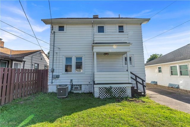 8302 Pinegrove Avenue, Parma, OH 44129