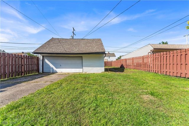 8302 Pinegrove Avenue, Parma, OH 44129