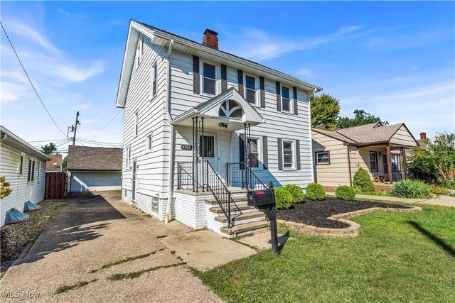 8302 Pinegrove Avenue, Parma, OH 44129