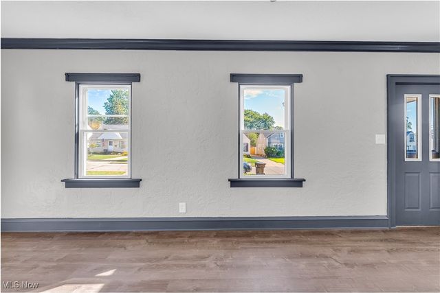 8302 Pinegrove Avenue, Parma, OH 44129