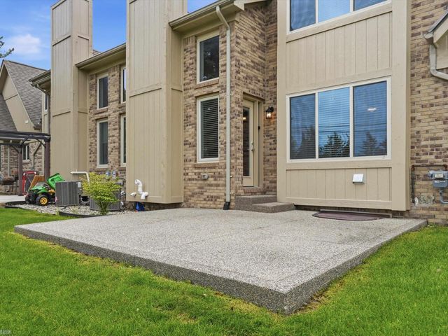 14967 Stoney Brook Drive 2, Shelby Twp, MI 48315