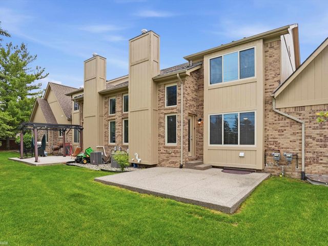 14967 Stoney Brook Drive 2, Shelby Twp, MI 48315