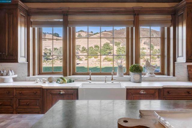 7 Country Oak Ln, Alamo, CA 94507