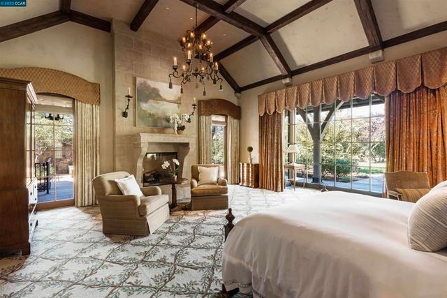 7 Country Oak Ln, Alamo, CA 94507