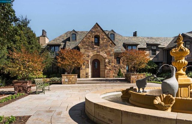 7 Country Oak Ln, Alamo, CA 94507