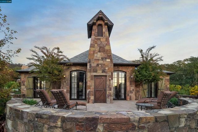 7 Country Oak Ln, Alamo, CA 94507