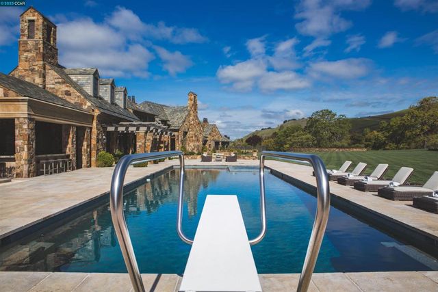 7 Country Oak Ln, Alamo, CA 94507