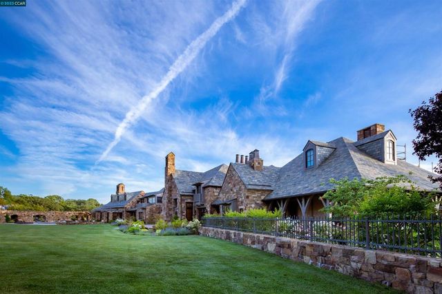 7 Country Oak Ln, Alamo, CA 94507