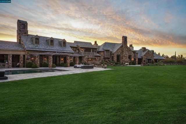 7 Country Oak Ln, Alamo, CA 94507