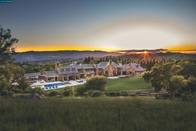 7 Country Oak Ln, Alamo, CA 94507