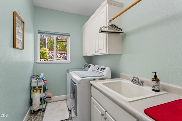 3620 Demaray Drive, Grants Pass, OR 97527