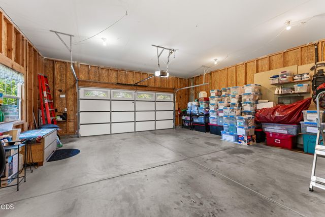 3620 Demaray Drive, Grants Pass, OR 97527