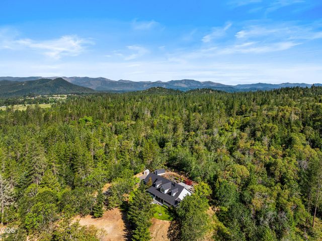 3620 Demaray Drive, Grants Pass, OR 97527