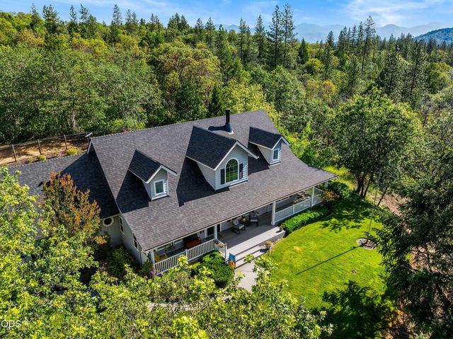 3620 Demaray Drive, Grants Pass, OR 97527