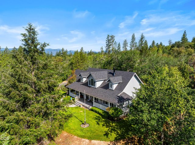 3620 Demaray Drive, Grants Pass, OR 97527