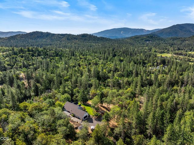 3620 Demaray Drive, Grants Pass, OR 97527