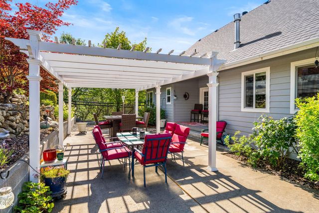 3620 Demaray Drive, Grants Pass, OR 97527