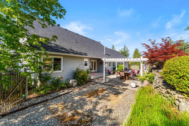 3620 Demaray Drive, Grants Pass, OR 97527