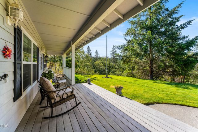 3620 Demaray Drive, Grants Pass, OR 97527