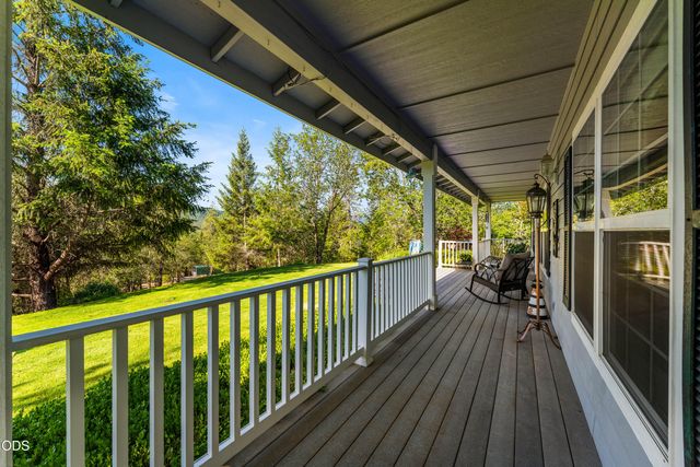 3620 Demaray Drive, Grants Pass, OR 97527