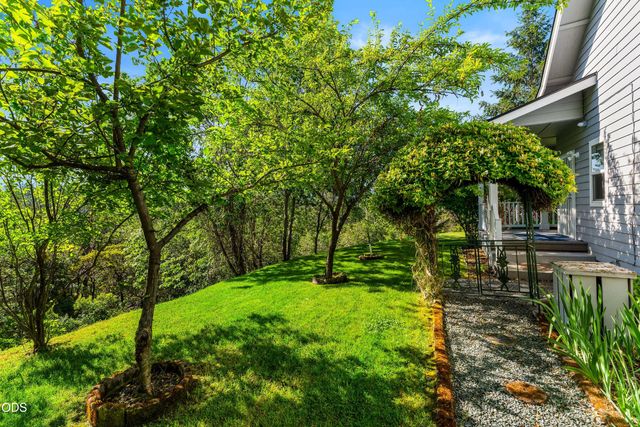 3620 Demaray Drive, Grants Pass, OR 97527