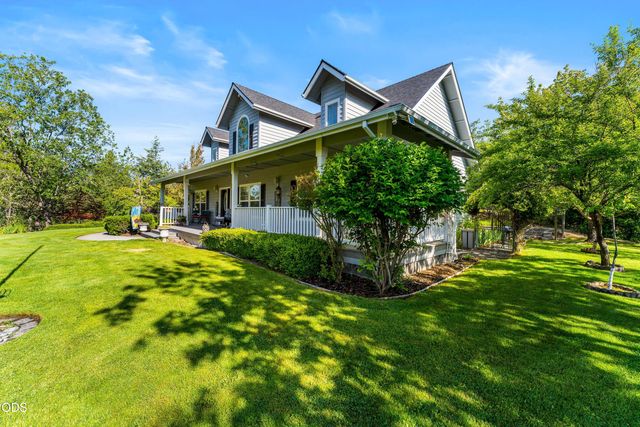 3620 Demaray Drive, Grants Pass, OR 97527