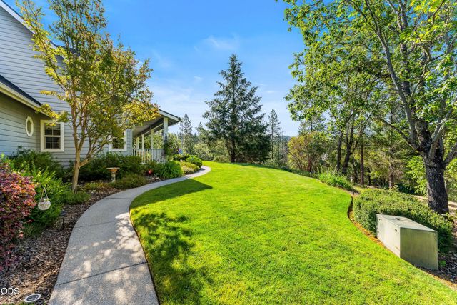 3620 Demaray Drive, Grants Pass, OR 97527
