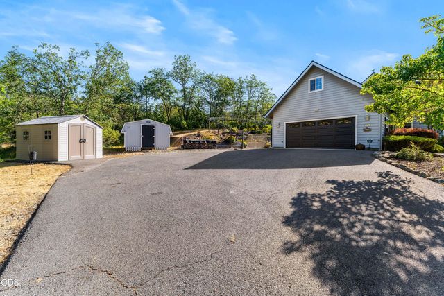 3620 Demaray Drive, Grants Pass, OR 97527