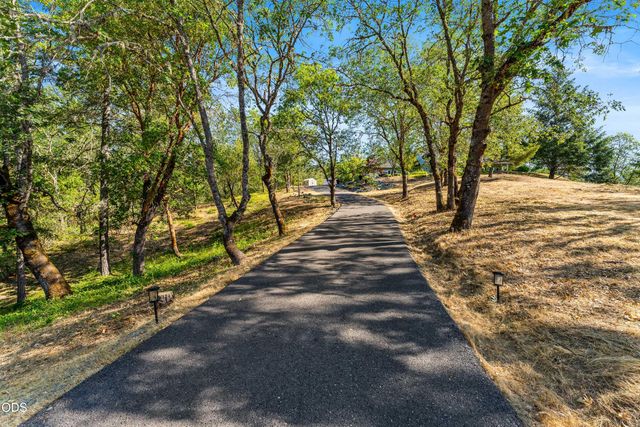 3620 Demaray Drive, Grants Pass, OR 97527